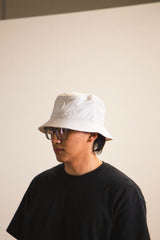 Compass-Appliqué Bucket Hat White