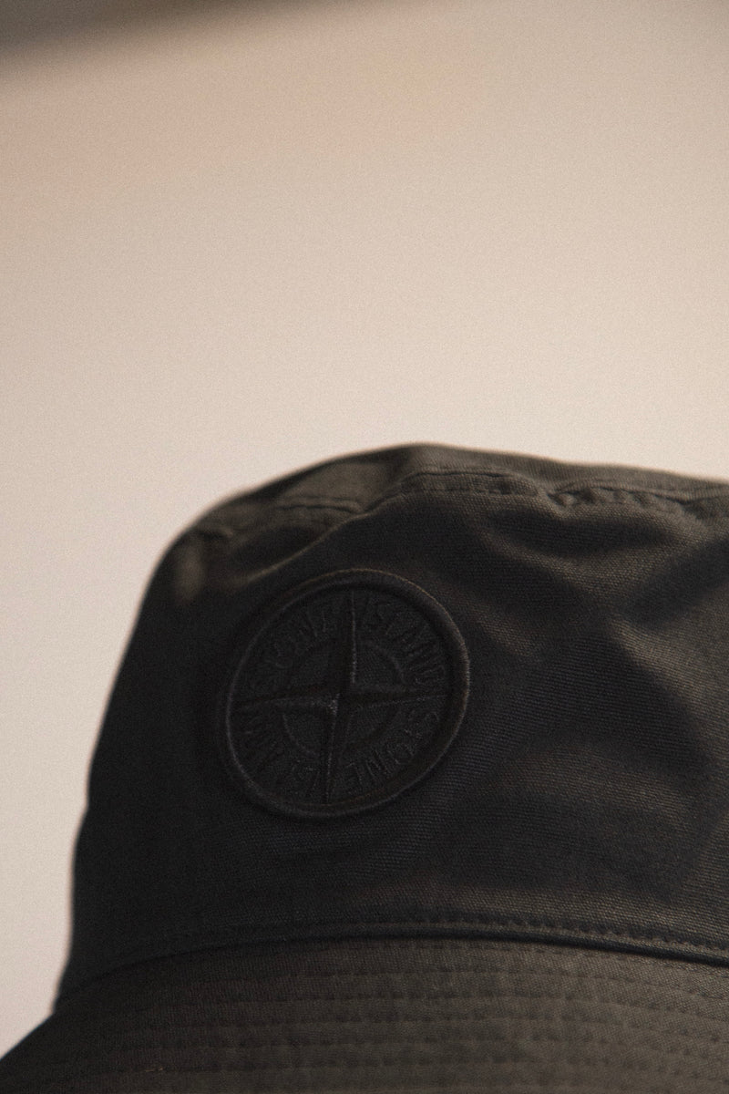 Compass-Appliqué Bucket Hat Black