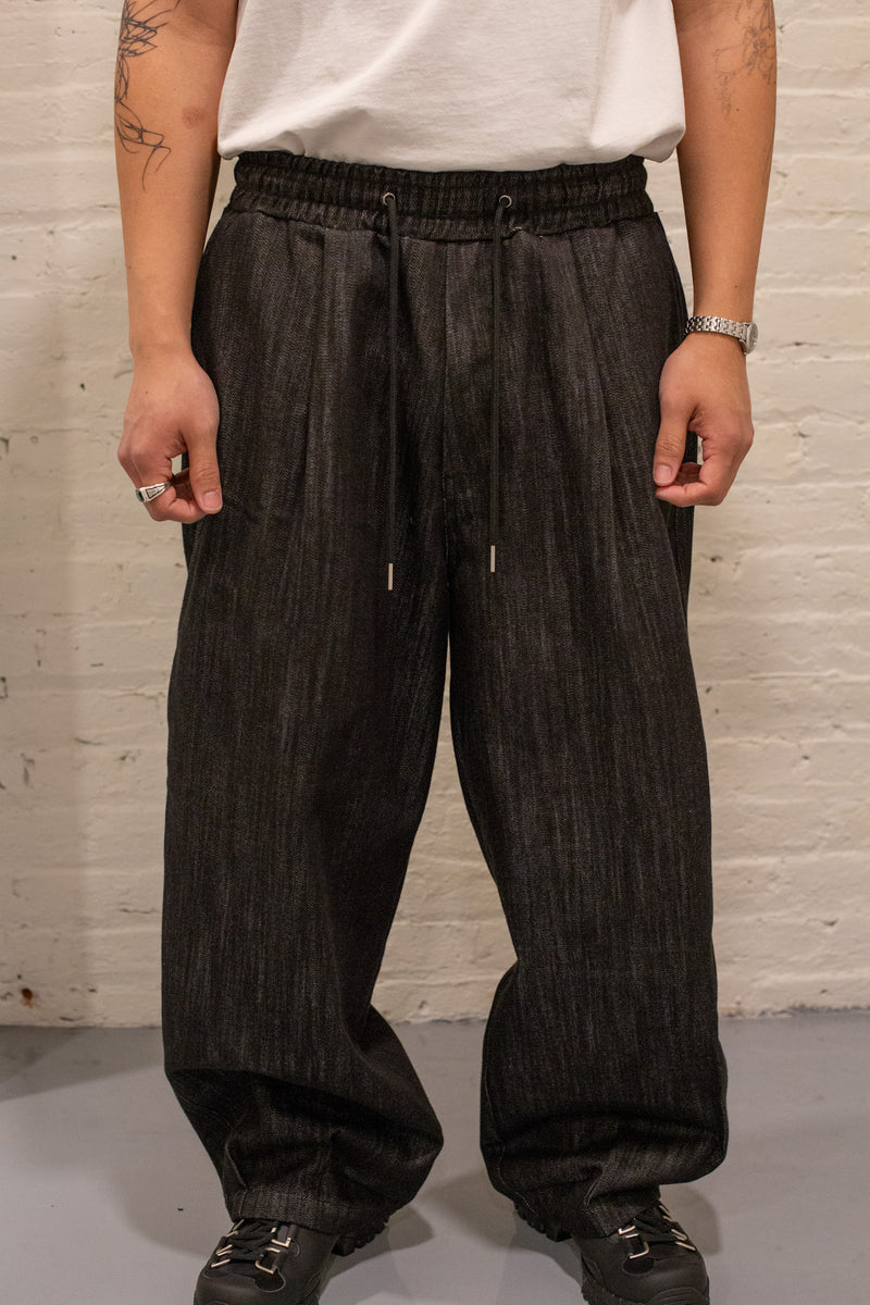 Dart Balloon Jeans Black