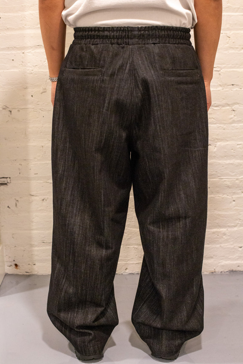 Dart Balloon Jeans Black